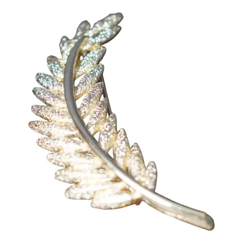 Vintage Signed MONET GOLD TONE Beautiful LEAF Brooch Pin 3”